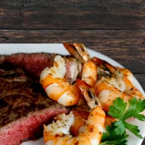 Carne con Camarones al Ajillo
